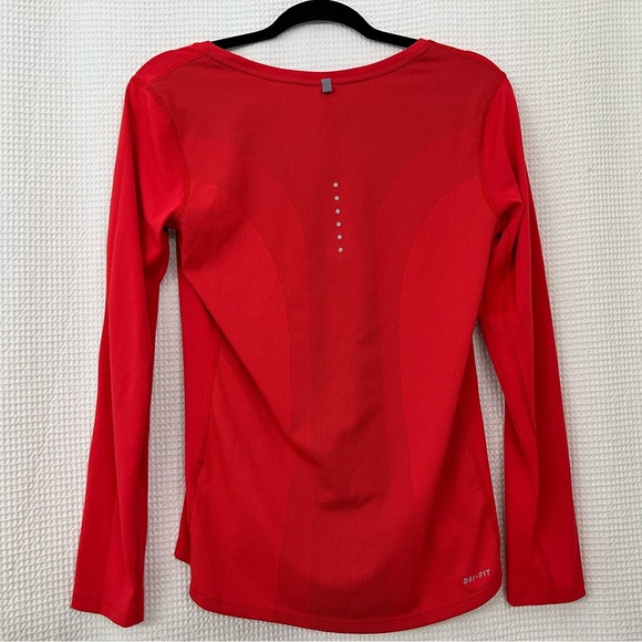 Nike Top - Picture 2 of 3